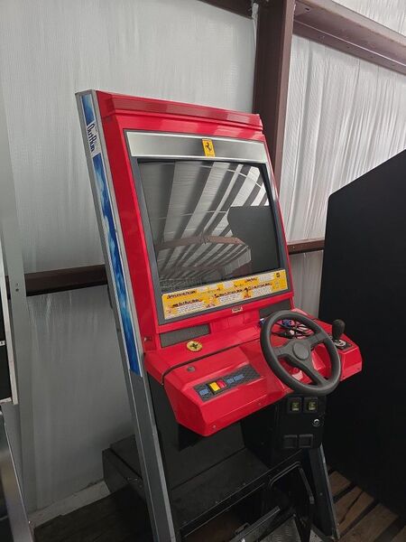 Datei:Arcade Outrun2upright.jpg